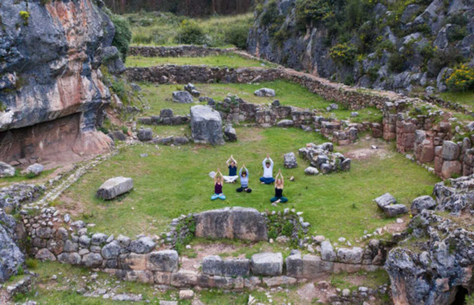 Yoga in den historischen Stätten Perus - Foto: Mountain Lodges Peru
