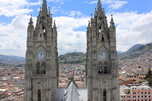 Quito mit Kindern: Klettern auf der Basilika.