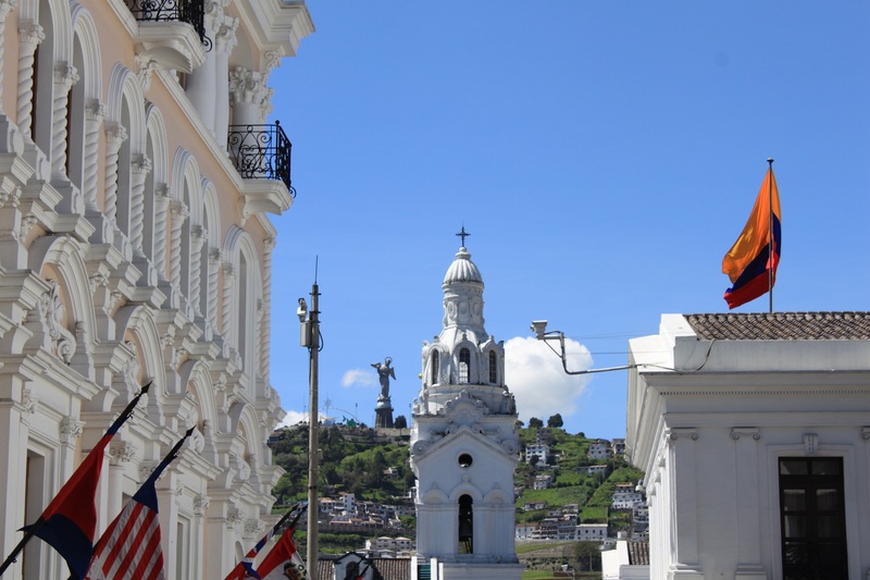 Ecuador: Quito, Altstadt mit Panecillo Hügel