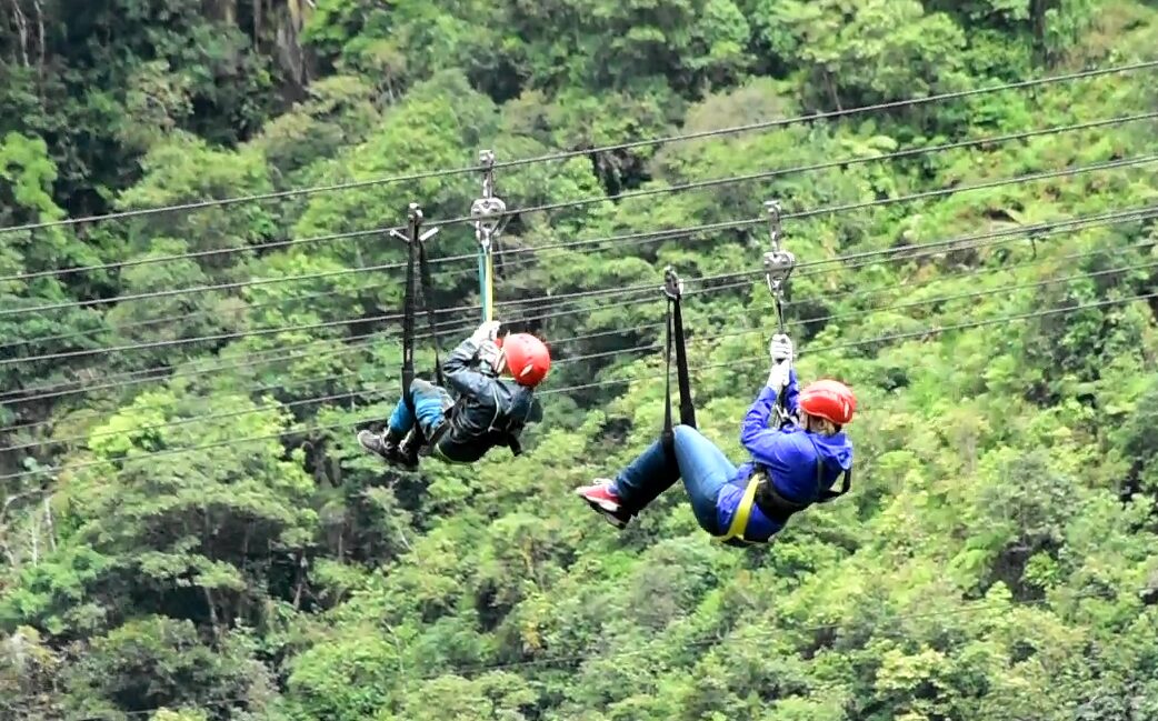 Ziplining in Baños - ein Riesenspaß für Eltern und Kinder!